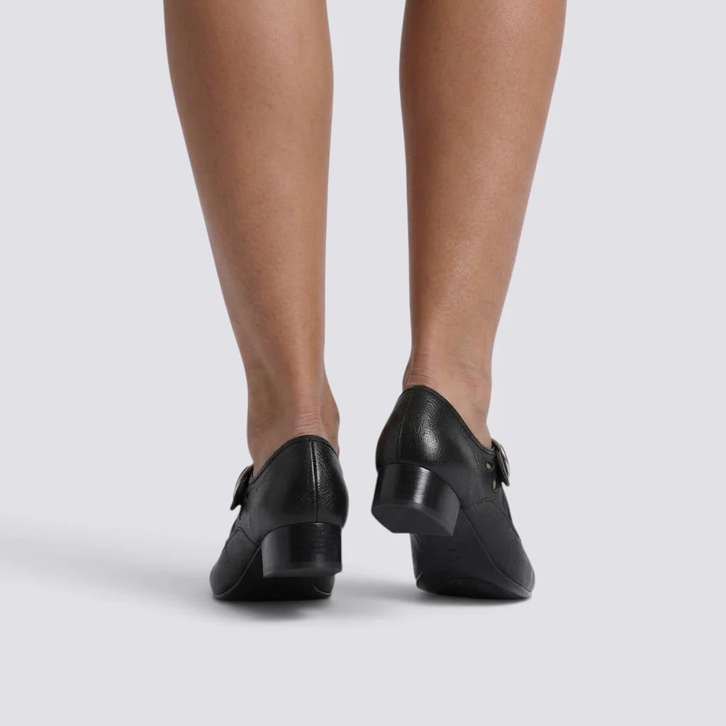 Zapatos Mary Jane de mujer con recortes y hebilla