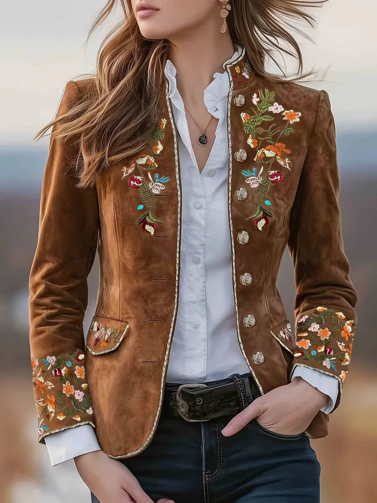 Chaqueta de mujer con cuello alto y bordado de flores