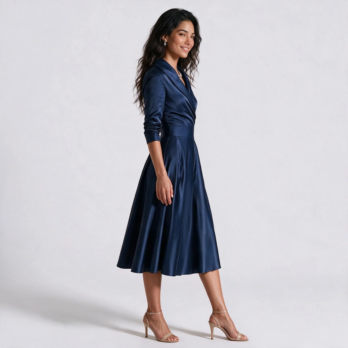 Vestido largo de mujer con costura en la cintura y drapeado