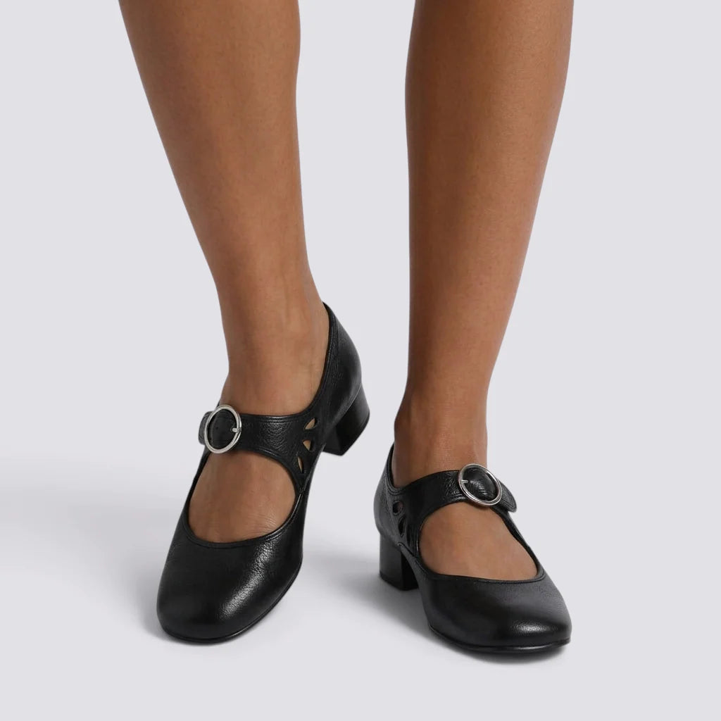 Zapatos Mary Jane de mujer con recortes y hebilla