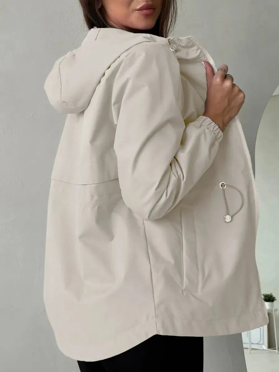 Chaqueta outdoor para mujer con capucha ajustable y bolsillos