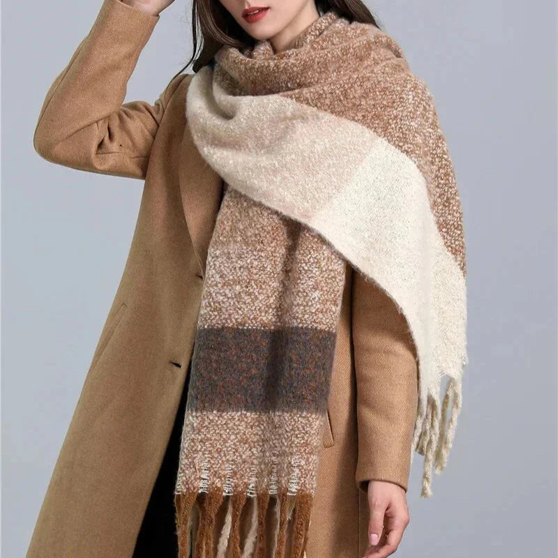 Bufanda de cuadros para mujer con flecos decorativos