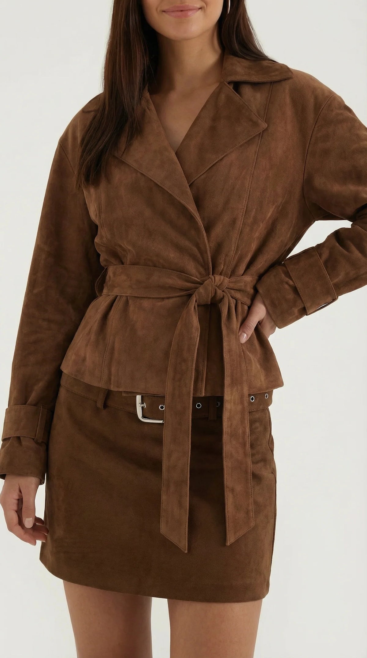 Chaqueta cruzada para mujer con cinturón ajustable en la cintura