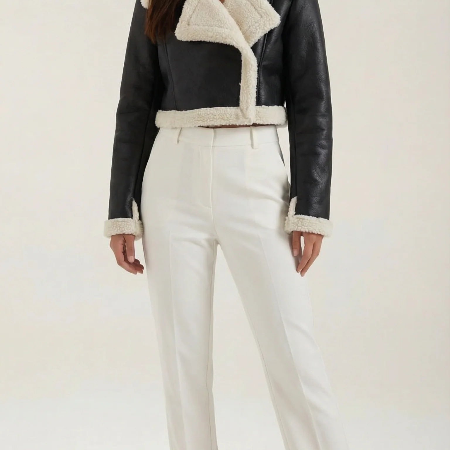 Chaqueta de mujer efecto piel con detalles de borreguito