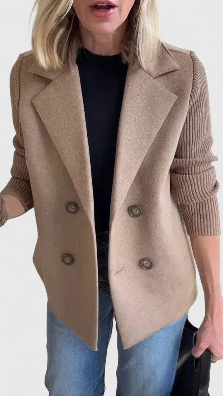 Blazer de mujer con doble botonadura y mangas de canalé