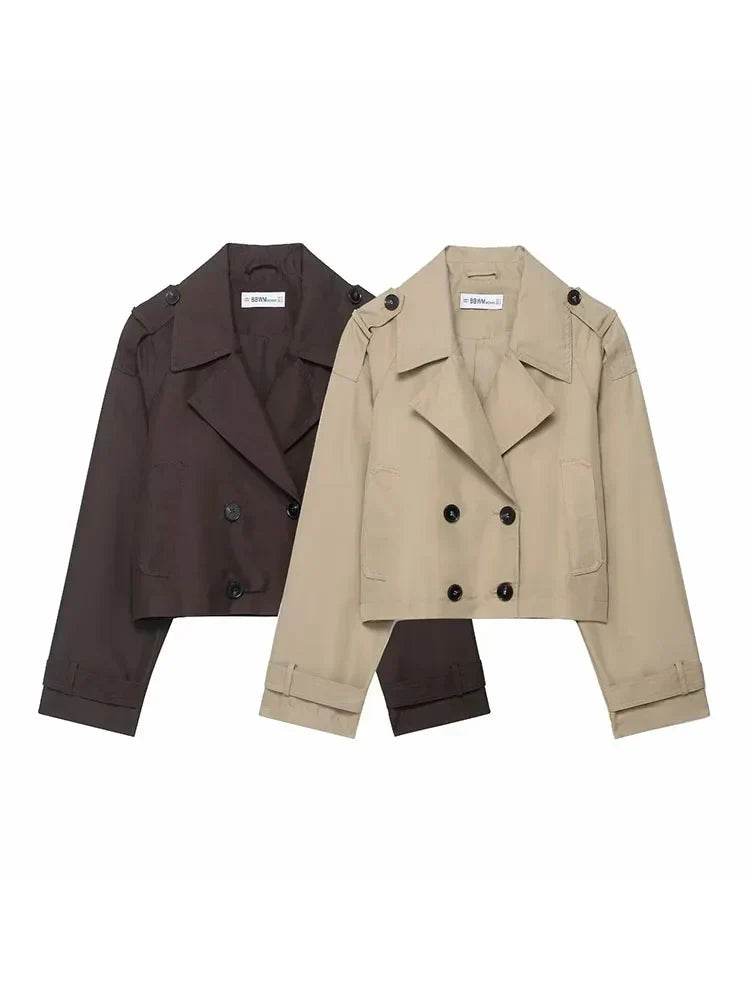 Gabardina corta para mujer con doble botonadura
