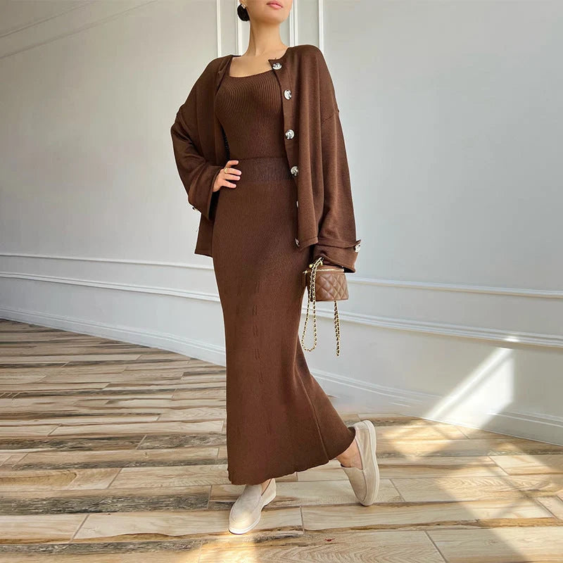 Conjunto de punto para mujer con cárdigan y botonadura