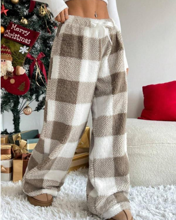 Pantalones de mujer con cuadros y corte recto entallado