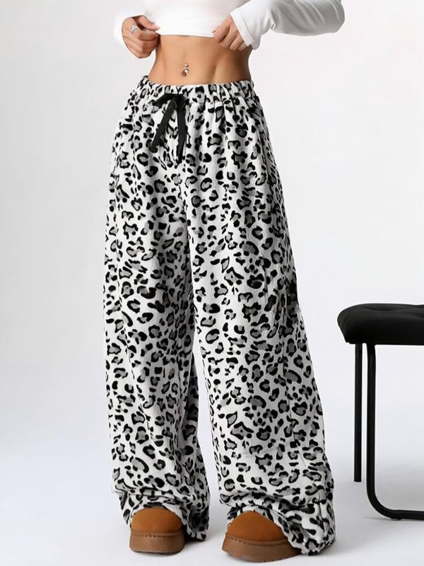 Pantalones de mujer con cuadros y corte recto entallado