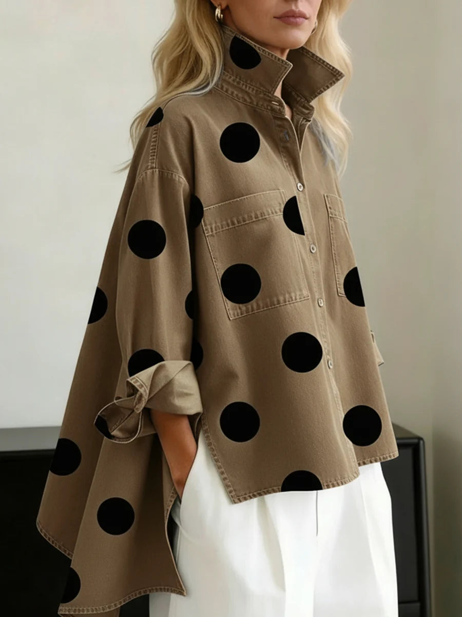 Blusa de mujer con cuello alto y bolsillos funcionales
