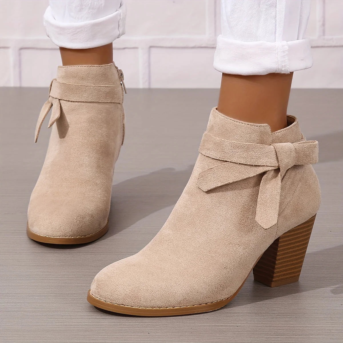 Botines de mujer de ante sintético con lazo trasero