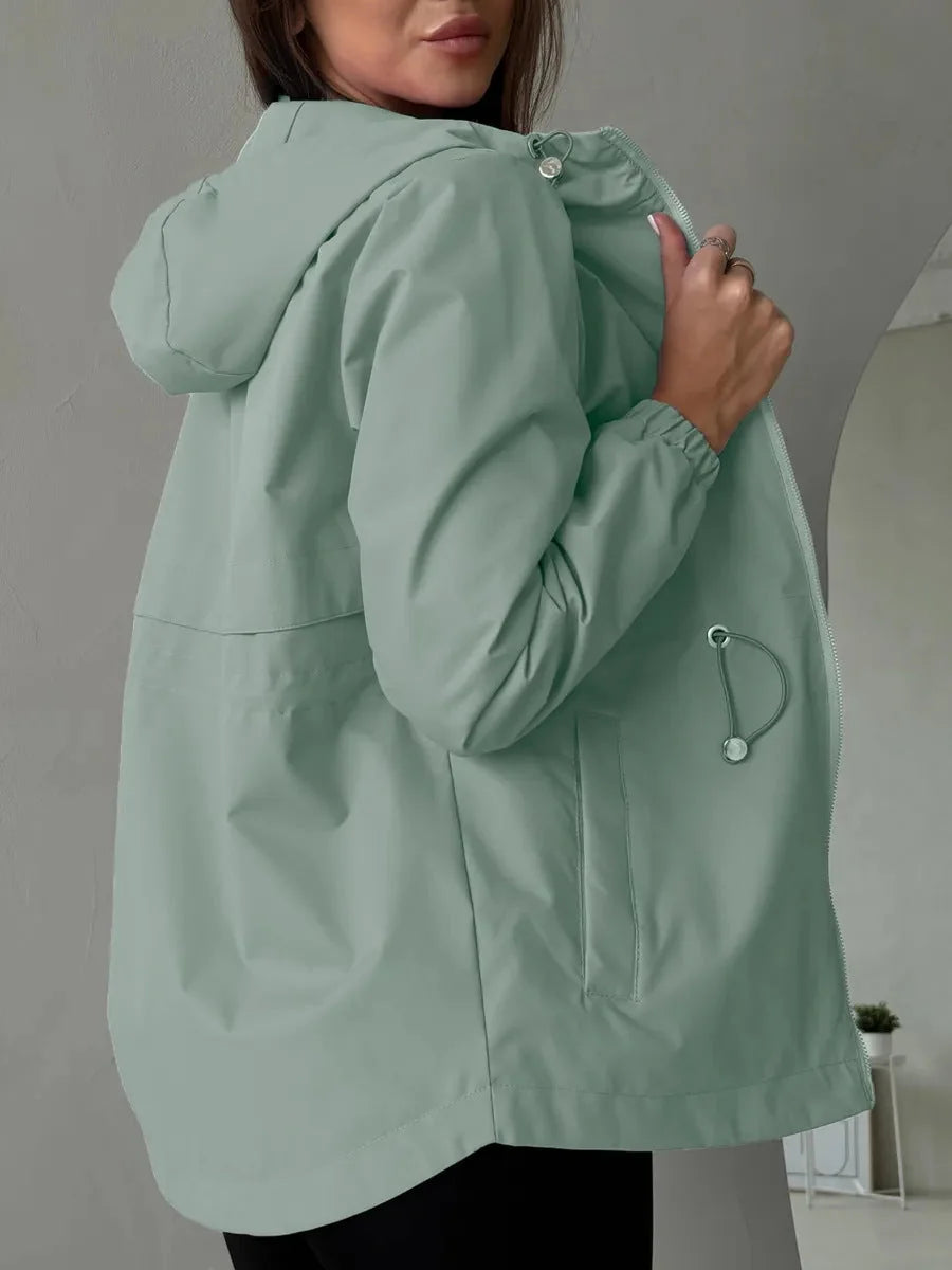 Chaqueta outdoor para mujer con capucha ajustable y bolsillos
