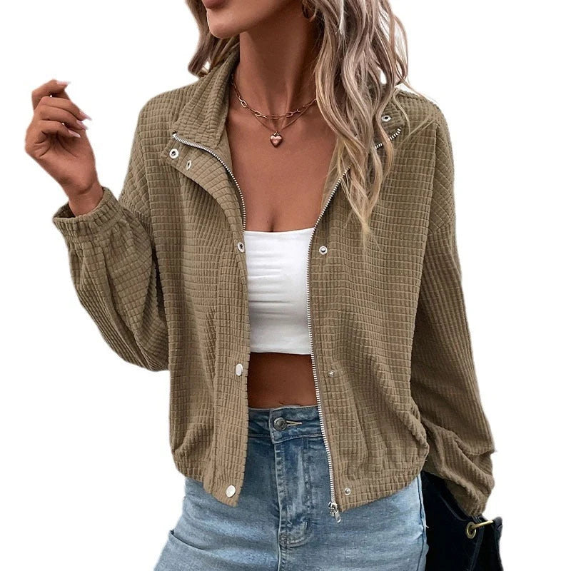Chaqueta de mujer corta con textura gofrada