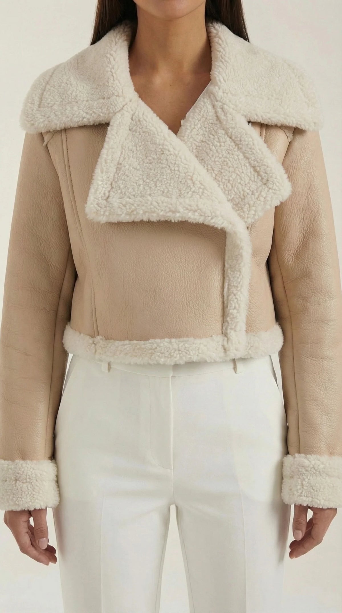 Chaqueta de mujer efecto piel con detalles de borreguito