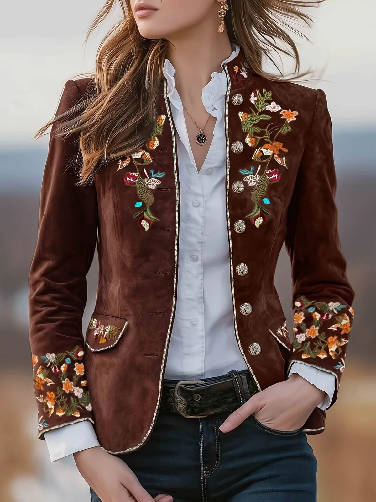 Chaqueta de mujer con cuello alto y bordado de flores