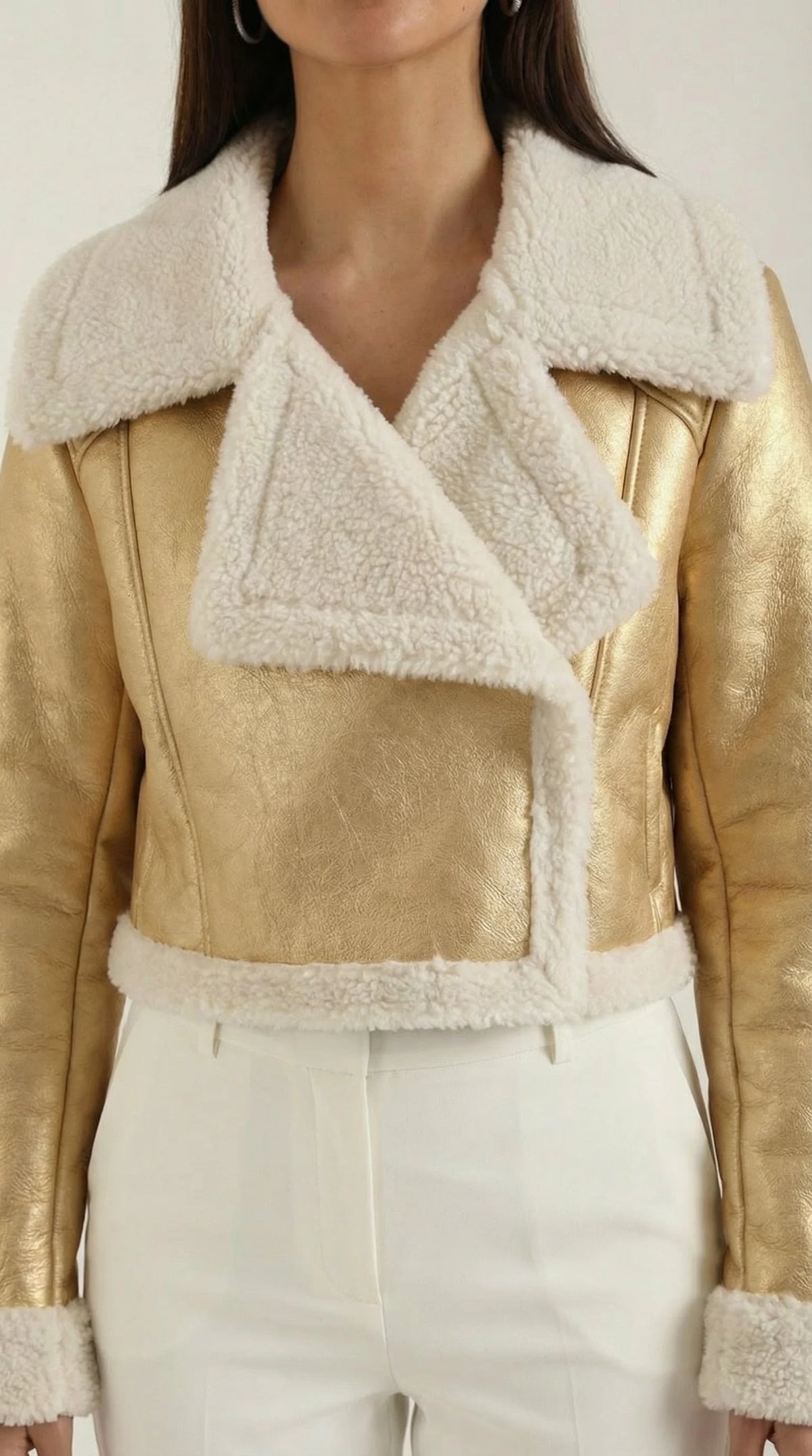 Chaqueta de mujer efecto piel con detalles de borreguito