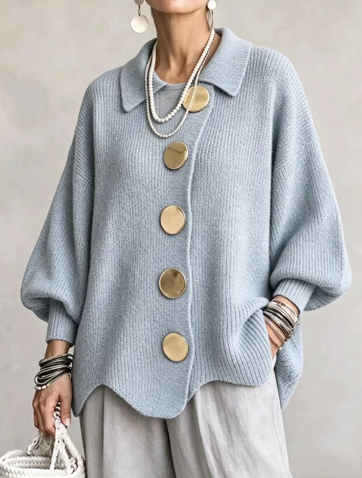 Cardigan de punto grueso para mujer con mangas farol y botones dorados
