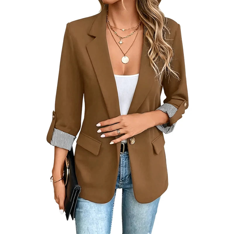 Blazer de mujer con corte entallado y solapa estrecha