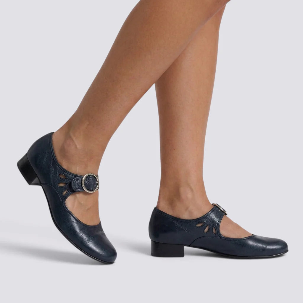 Zapatos Mary Jane de mujer con recortes y hebilla