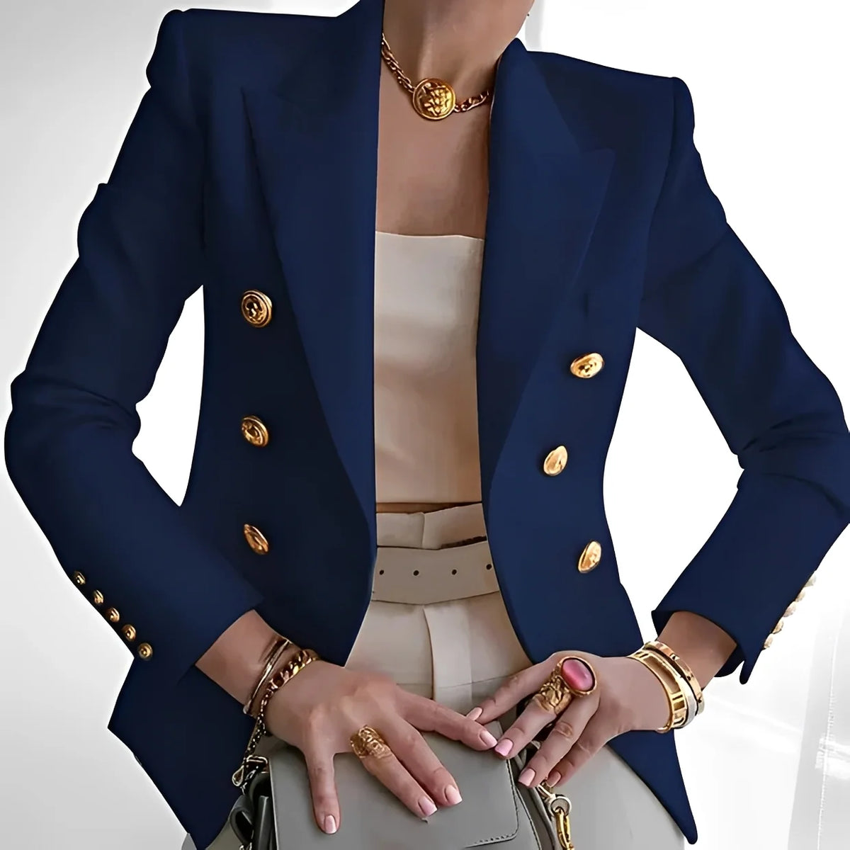 Blazer de mujer con doble botonadura y botones dorados
