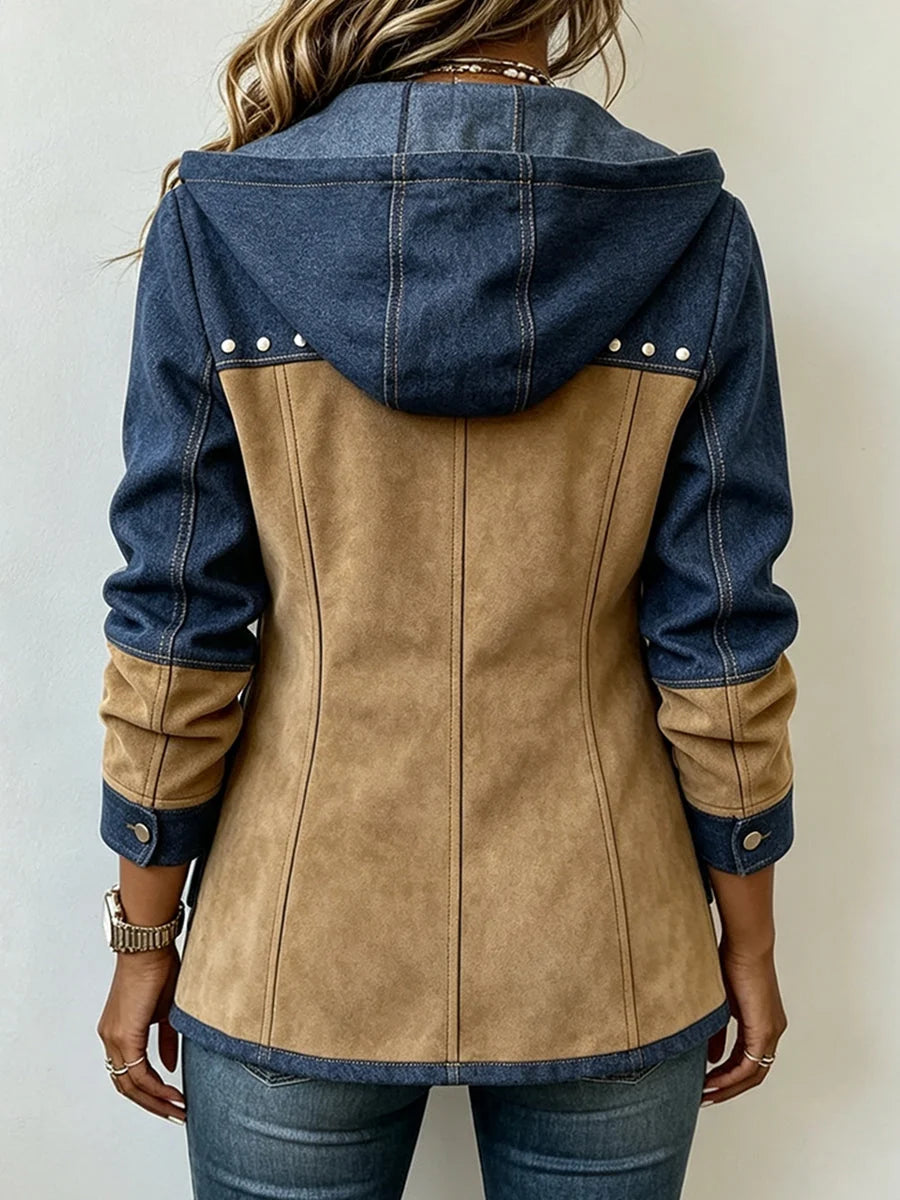 Chaqueta para mujer con capucha y tachuelas en paneles de contraste