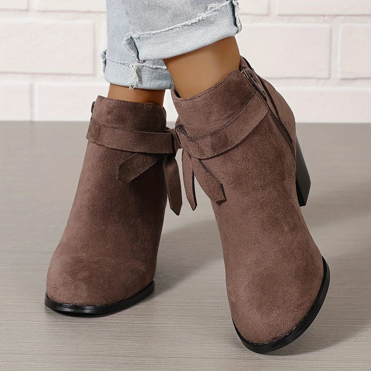 Botines de mujer de ante sintético con lazo trasero