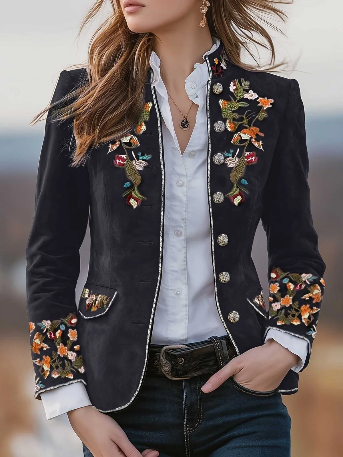 Chaqueta de mujer con cuello alto y bordado de flores