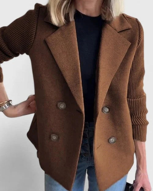 Blazer de mujer con doble botonadura y mangas de canalé