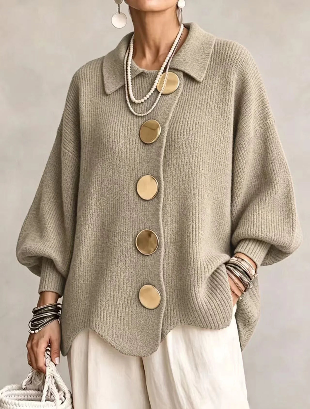 Cardigan de punto grueso para mujer con mangas farol y botones dorados
