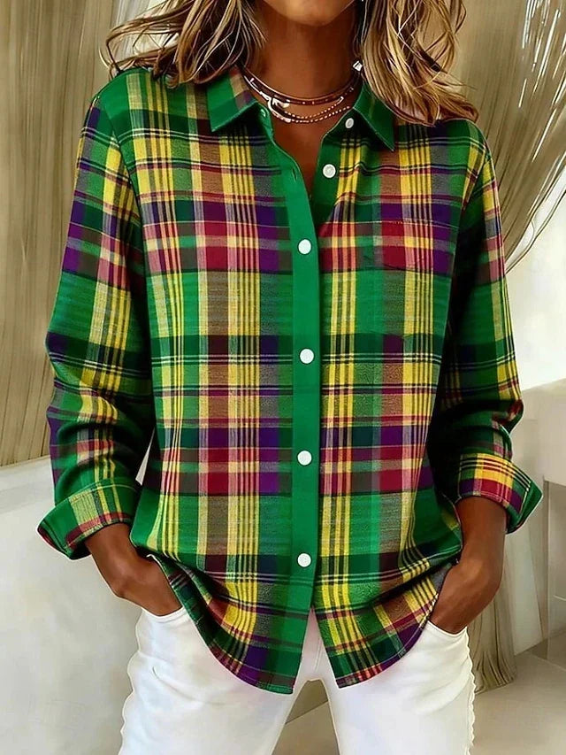 Blusa de mujer con estampado de cuadros y tapeta de botones