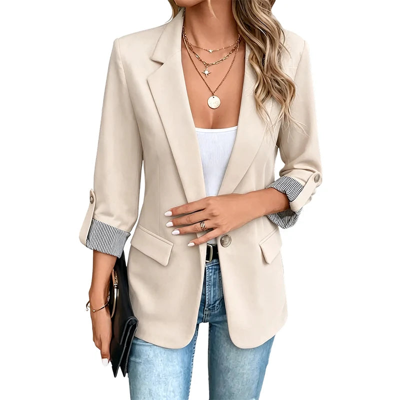 Blazer de mujer con corte entallado y solapa estrecha