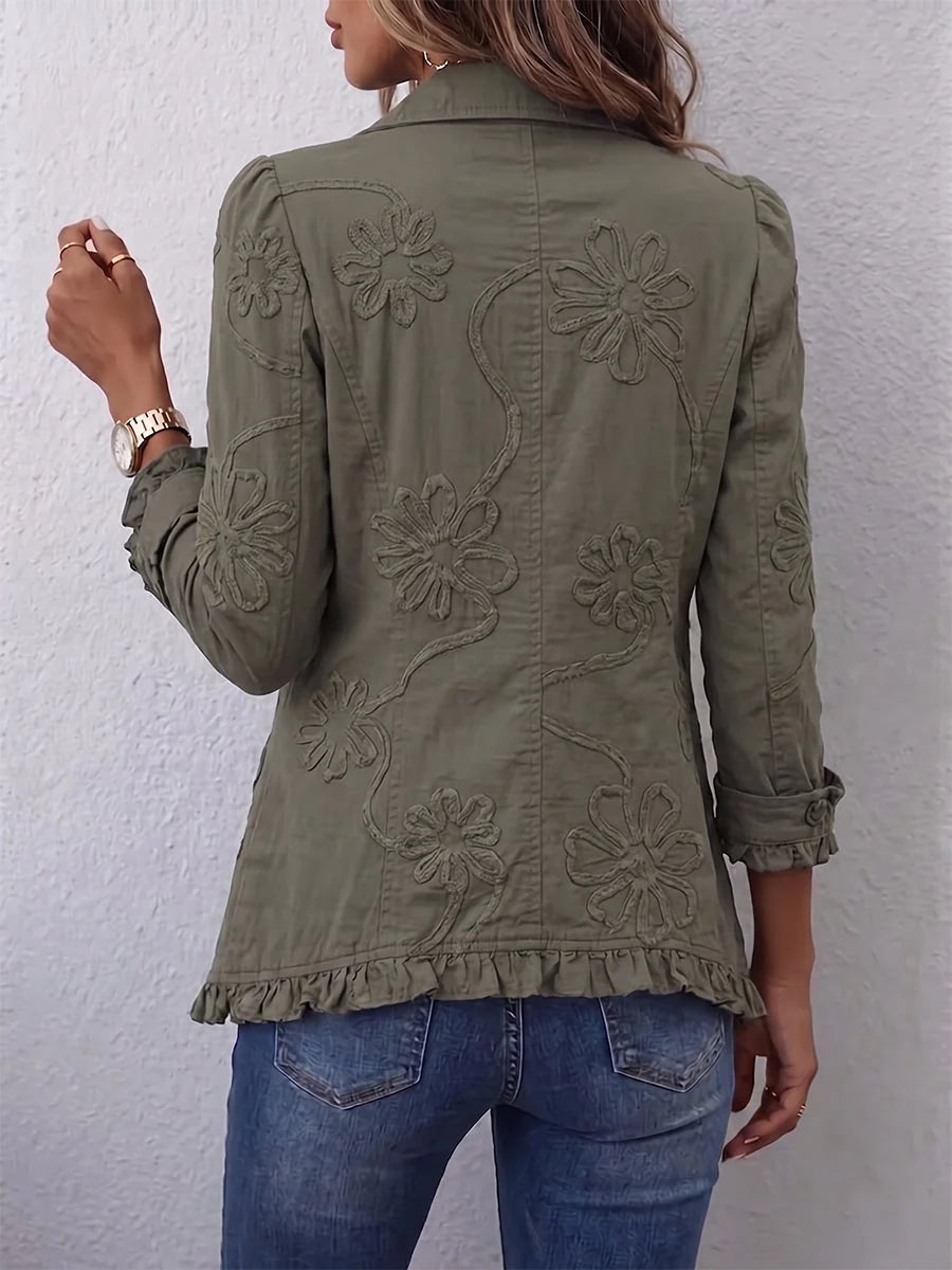 Chaqueta de mujer con bordado floral y volante en el dobladillo