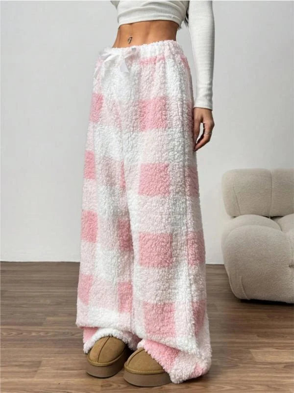 Pantalones de mujer con cuadros y corte recto entallado
