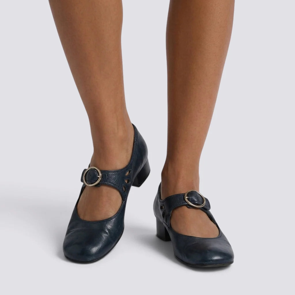 Zapatos Mary Jane de mujer con recortes y hebilla