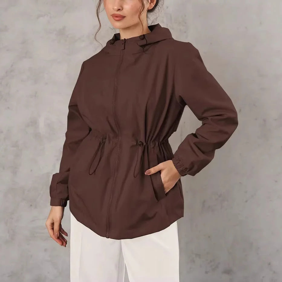 Chaqueta outdoor para mujer con capucha ajustable y bolsillos