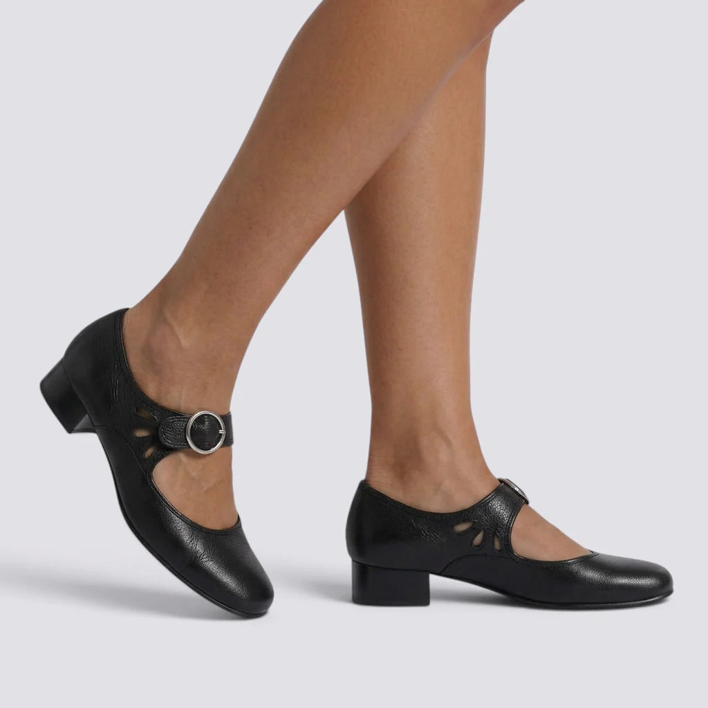 Zapatos Mary Jane de mujer con recortes y hebilla
