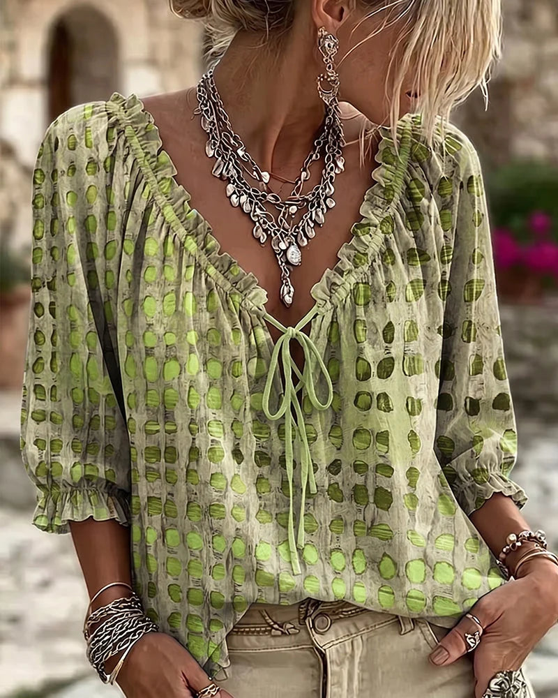 Blusa de mujer con volantes y lazo en el escote