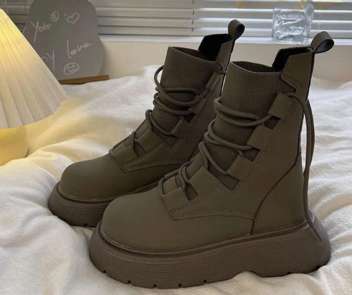 Botas de combate de cuero sintético para mujer con suela plataforma y hebillas