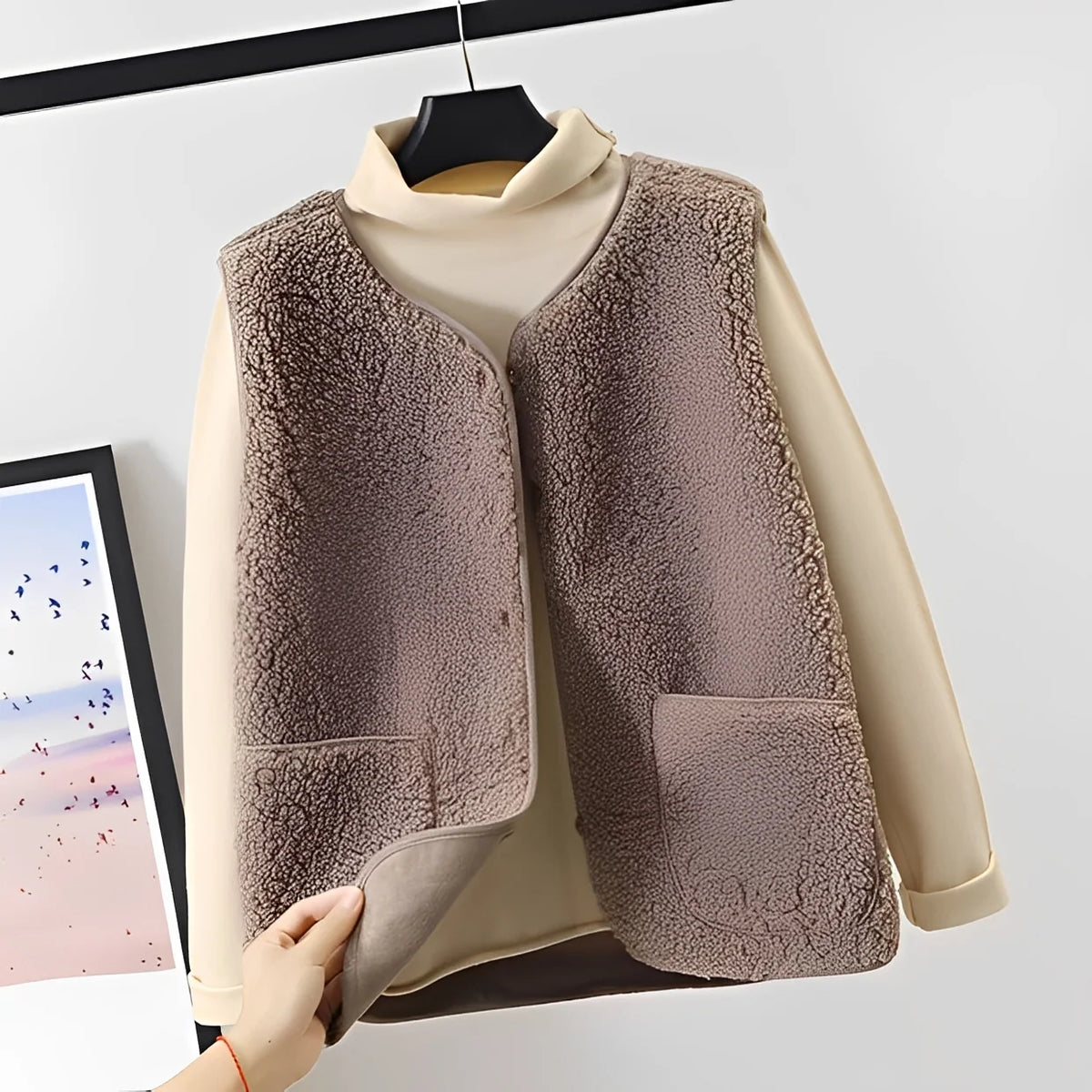 Chaleco para mujer con una llamativa textura de felpa