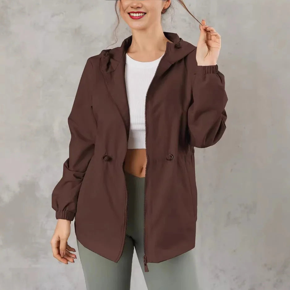 Chaqueta outdoor para mujer con capucha ajustable y bolsillos