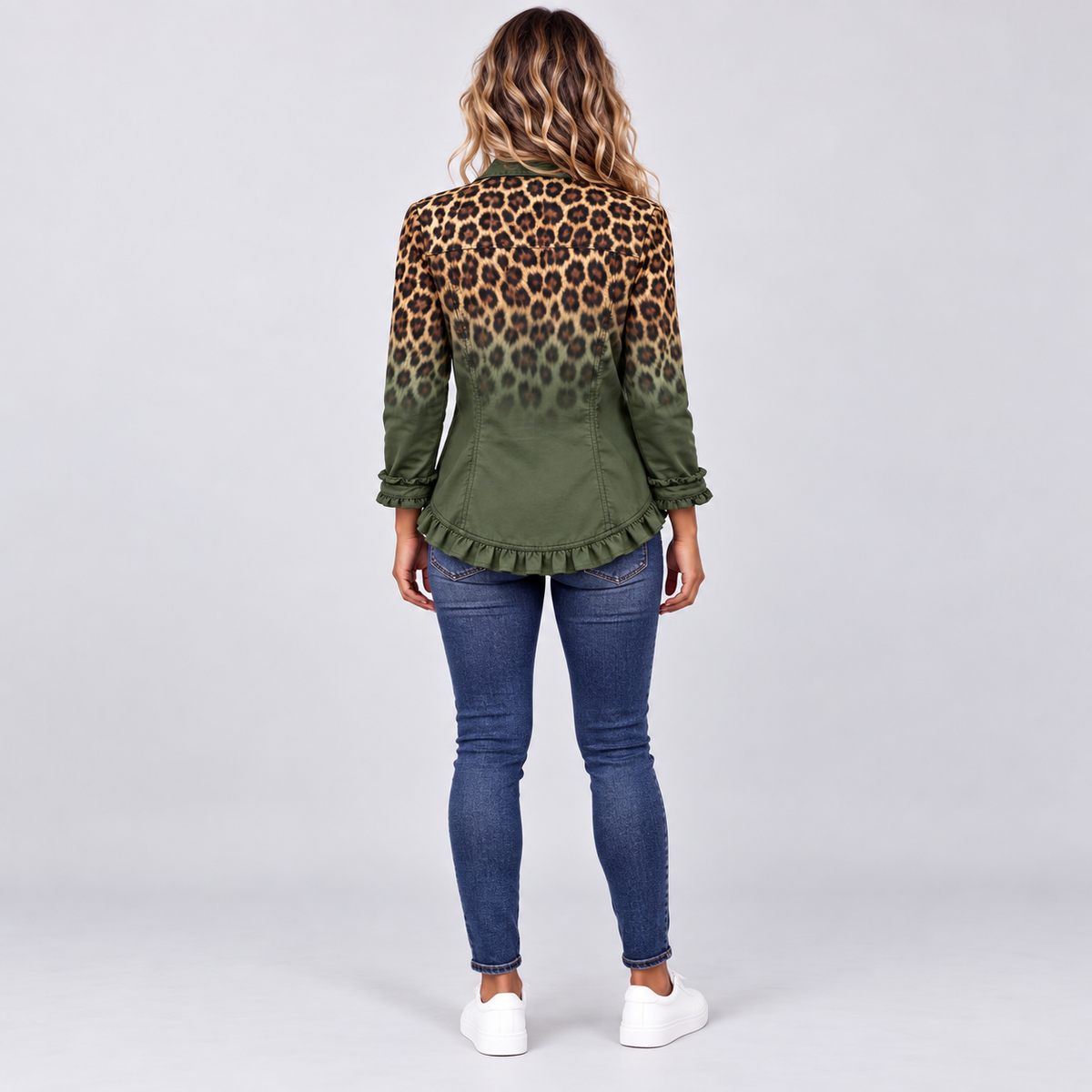 Blazer de mujer en mezcla de algodón con volantes y doble botonadura