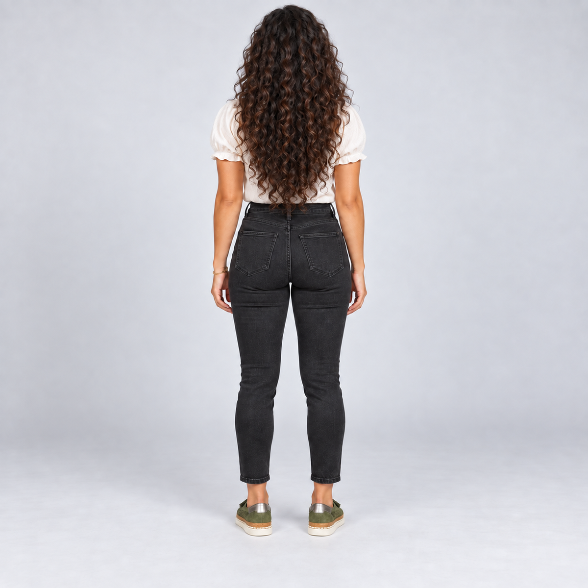 Mocasines de mujer con material superior perforado y borla