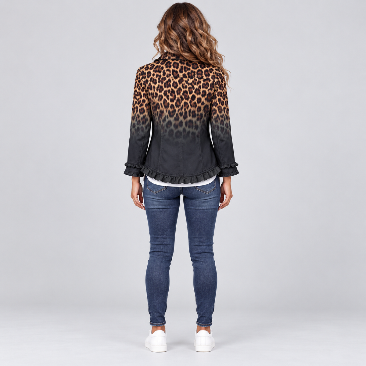 Blazer de mujer en mezcla de algodón con volantes y doble botonadura