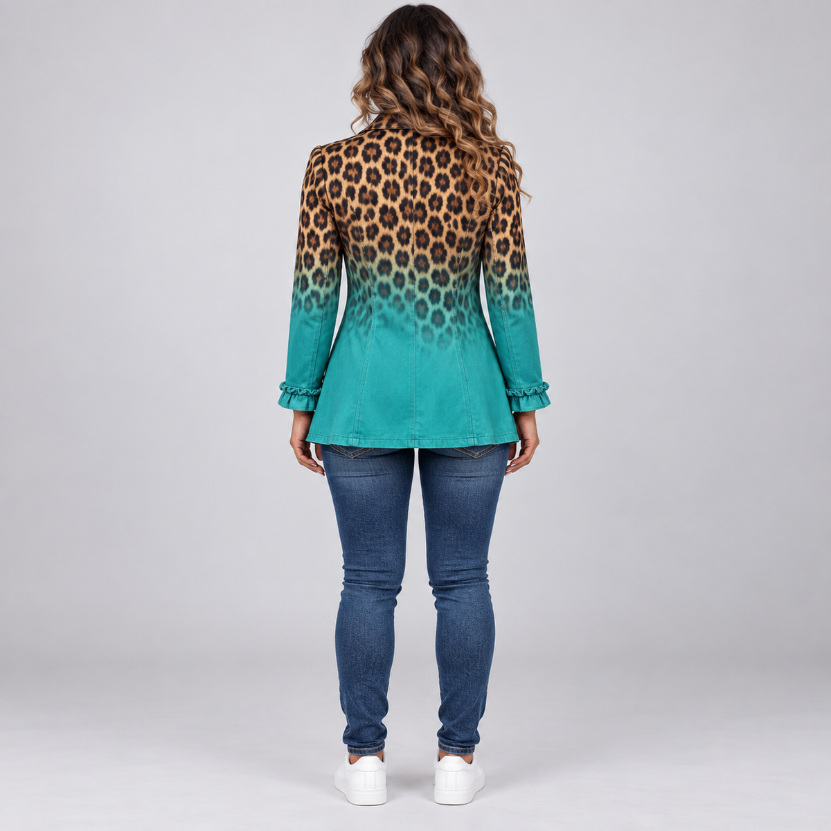 Blazer de mujer en mezcla de algodón con volantes y doble botonadura