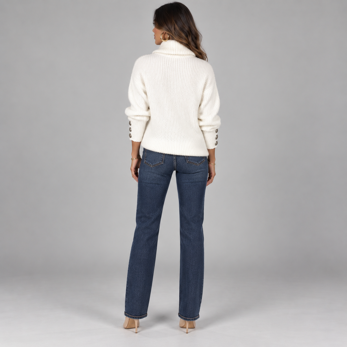 Jersey de punto fino para mujer con cuello alto y detalles de botones