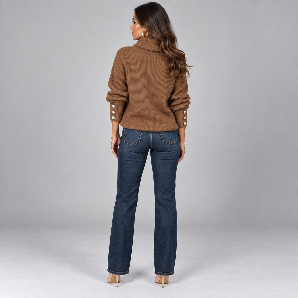 Jersey de punto fino para mujer con cuello alto y detalles de botones