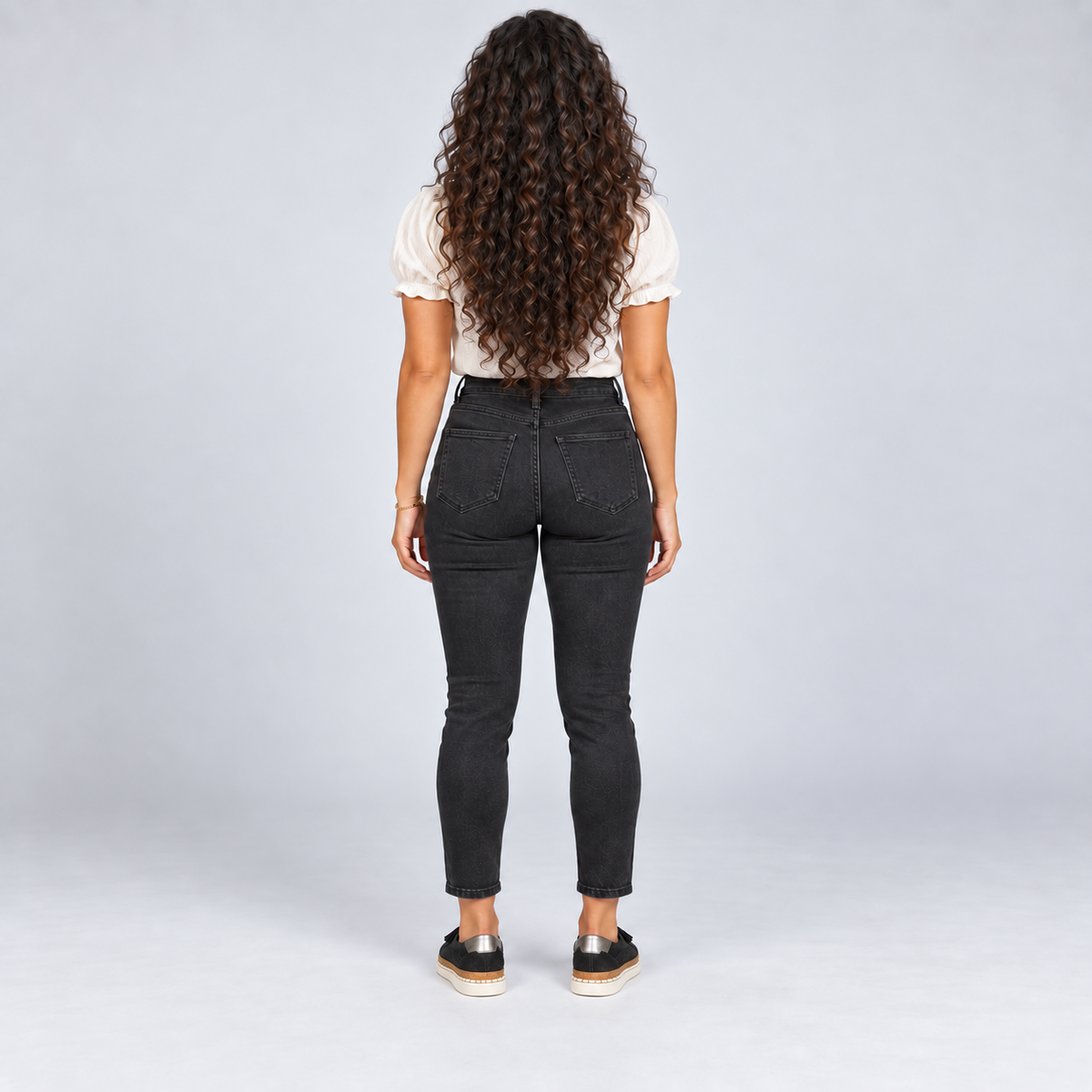 Mocasines de mujer con material superior perforado y borla
