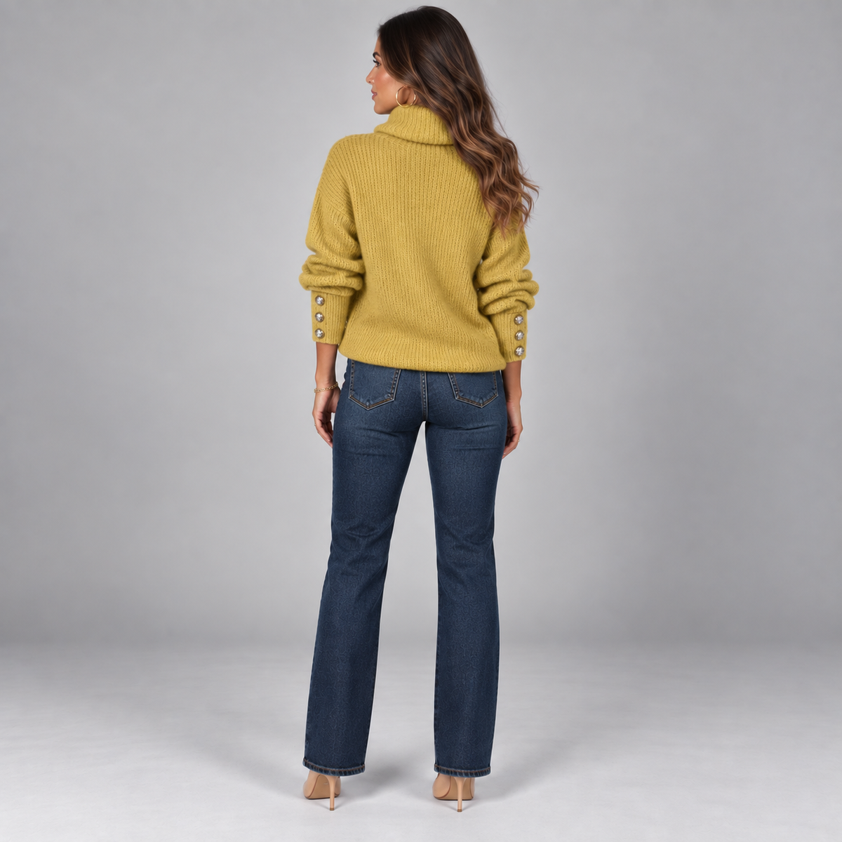 Jersey de punto fino para mujer con cuello alto y detalles de botones
