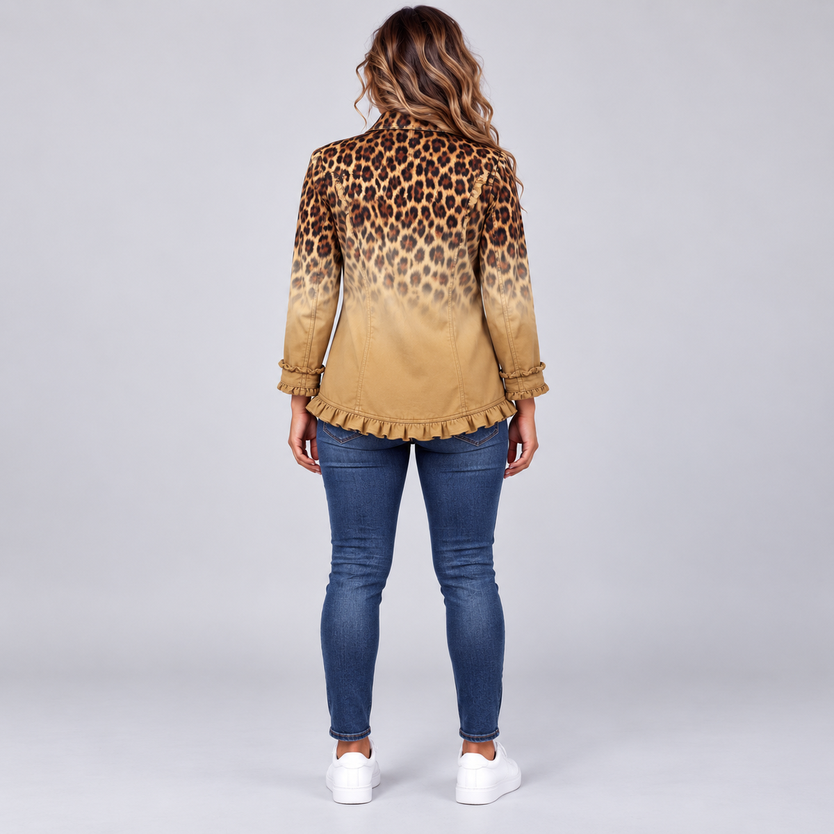 Blazer de mujer en mezcla de algodón con volantes y doble botonadura
