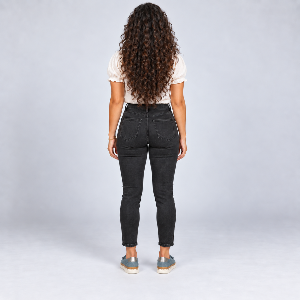 Mocasines de mujer con material superior perforado y borla